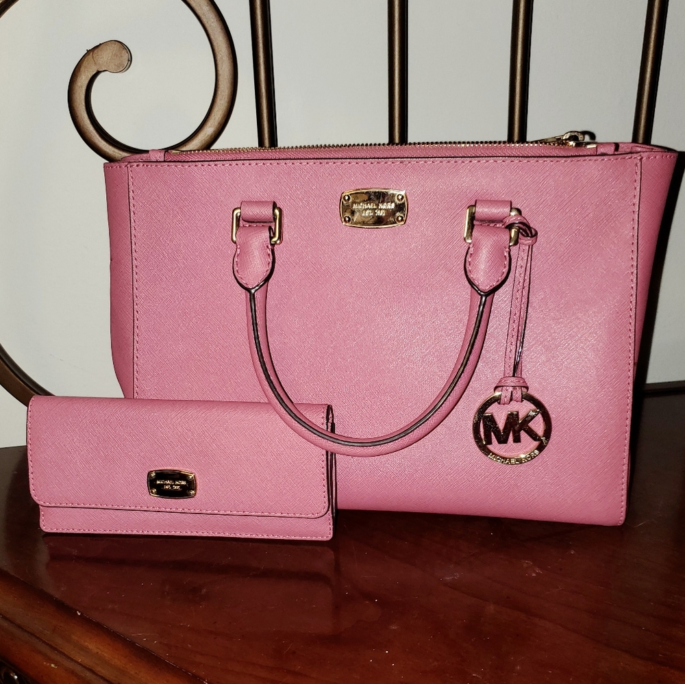 ⚠️FINAL MARK DOWN⚠️ Michael Kors Purse and Wallet